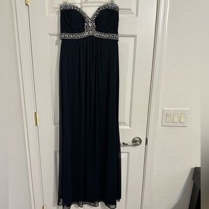 Elegant Xscape Strapless Beaded Gown – Formal Prom Dress (Size 6)